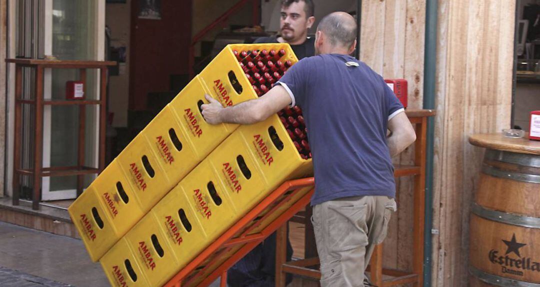Imagen de un trabajador del sector de la hostelería