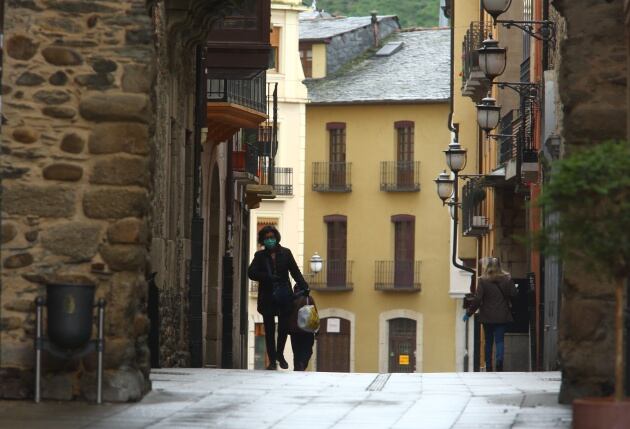 Estado de alarma por el coronavirus en Ponferrada, municipio que, si finalmente lo autoriza el Gobierno, podría pasar a la fase 1 el próximo lunes 18 de mayo
