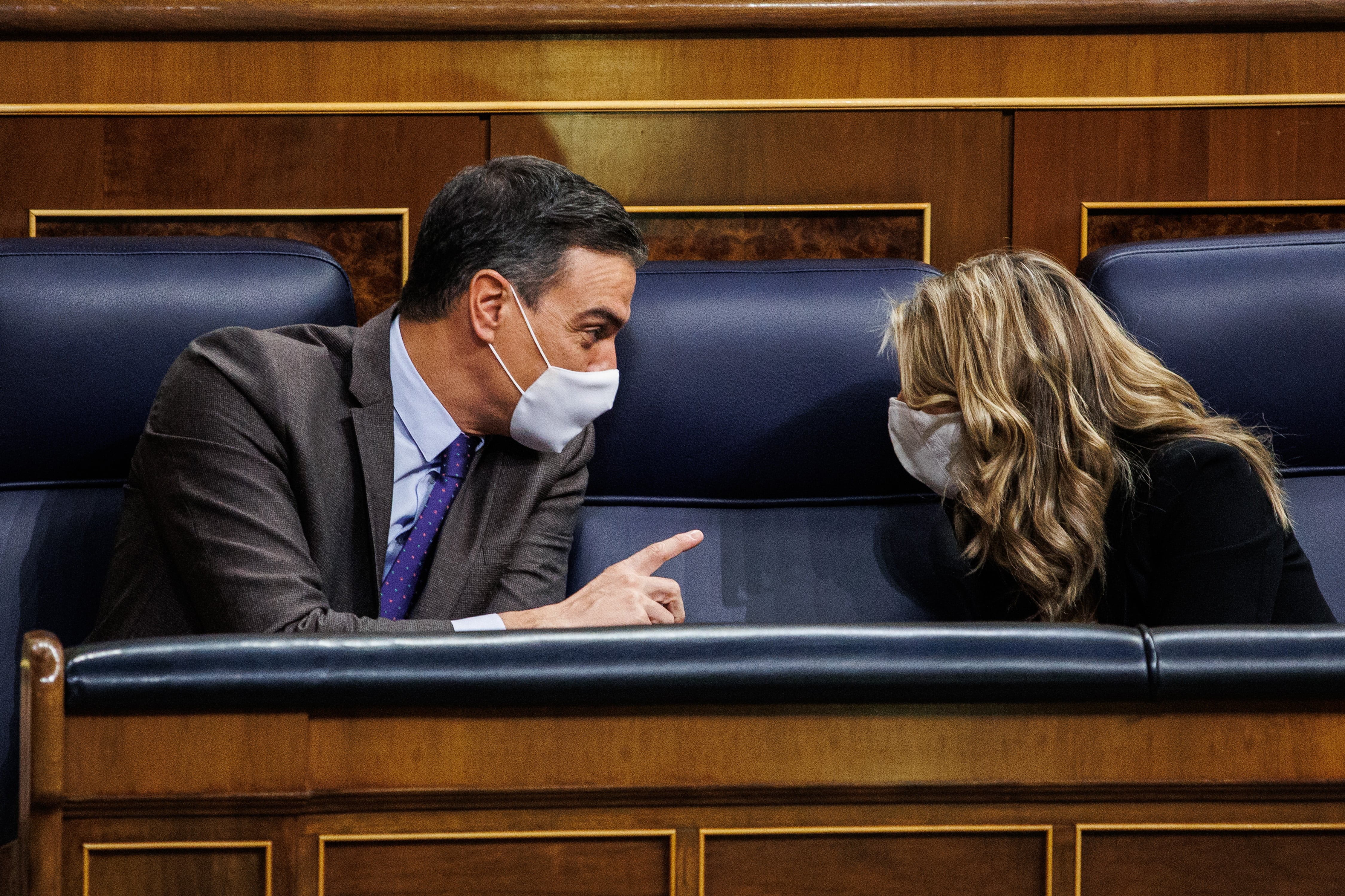 El presidente del Gobierno, Pedro Sánchez (PSOE), y la vicepresidenta segunda y ministra de Trabajo, Yolanda Díaz (Podemos).