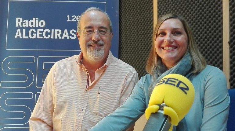 Joaquín Guirval, director de Radio Algeciras y la concejal de turismo Susana Pérez Custodio.