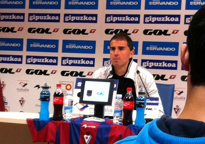 Garitano durante su comparencia en Ipurua este mediodía.