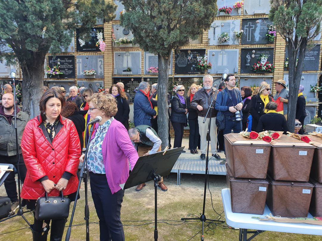 En el cementerio de Paterna se han devuelto a sus familiares siete de los 30 cuerpos exhumados en la Fosa 22