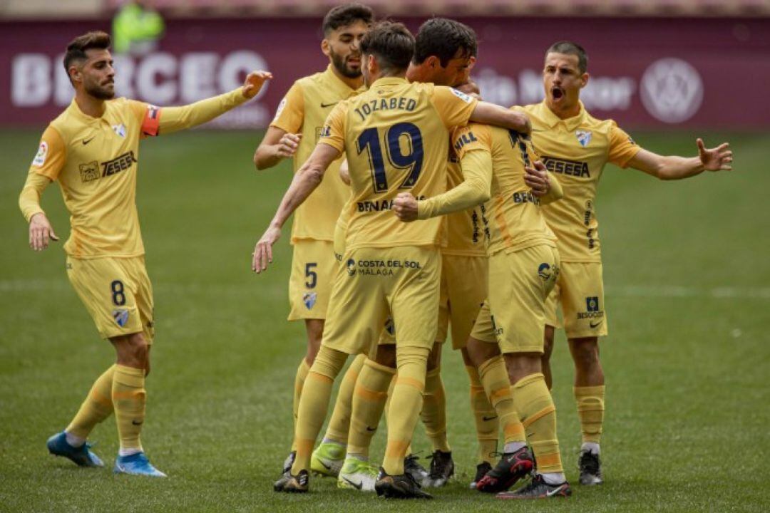 El Málaga celebrando el gol de Rahmani ante el Logroñés