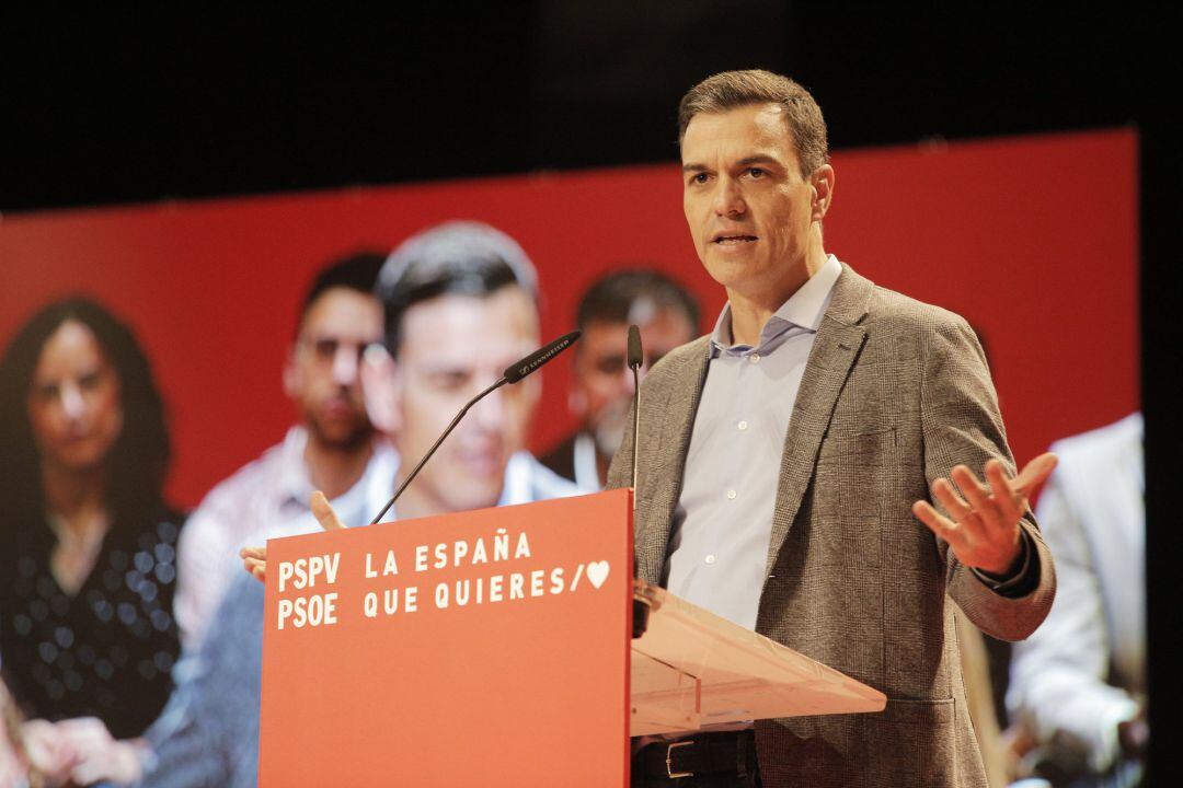 Pedro Sánchez cree que en la derecha &quot;hay más siglas que ideas, más testosterona que neuronas&quot;