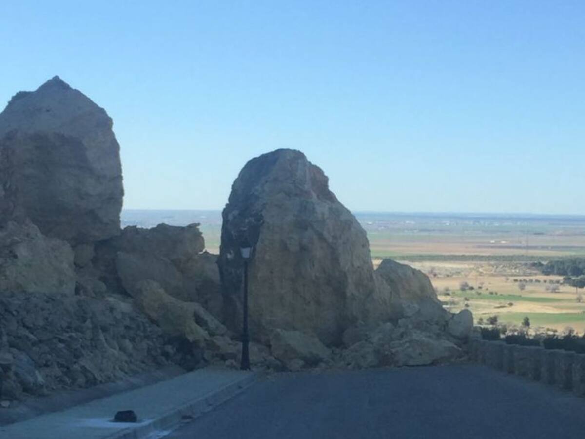 Desprendimiento de una gran roca en Chinchilla
