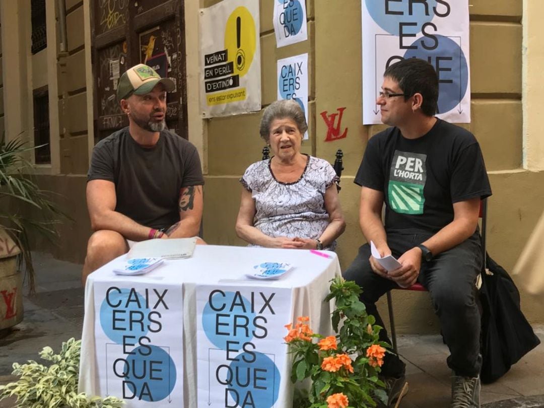 Los vecinos del edificio Caixers 2, en València, han decidido organizarse para luchar contra la expulsión de sus casas por parte del fondo de inversiones Good Capital Investment