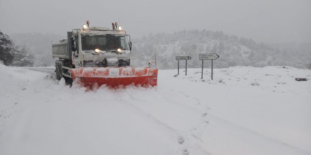 Nieve, temporal, maquina quitanieves, nevada, invierno