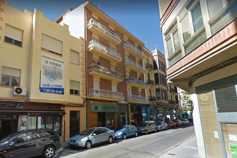 Anuncio de una promoción inmobiliaria en una calle de la capital