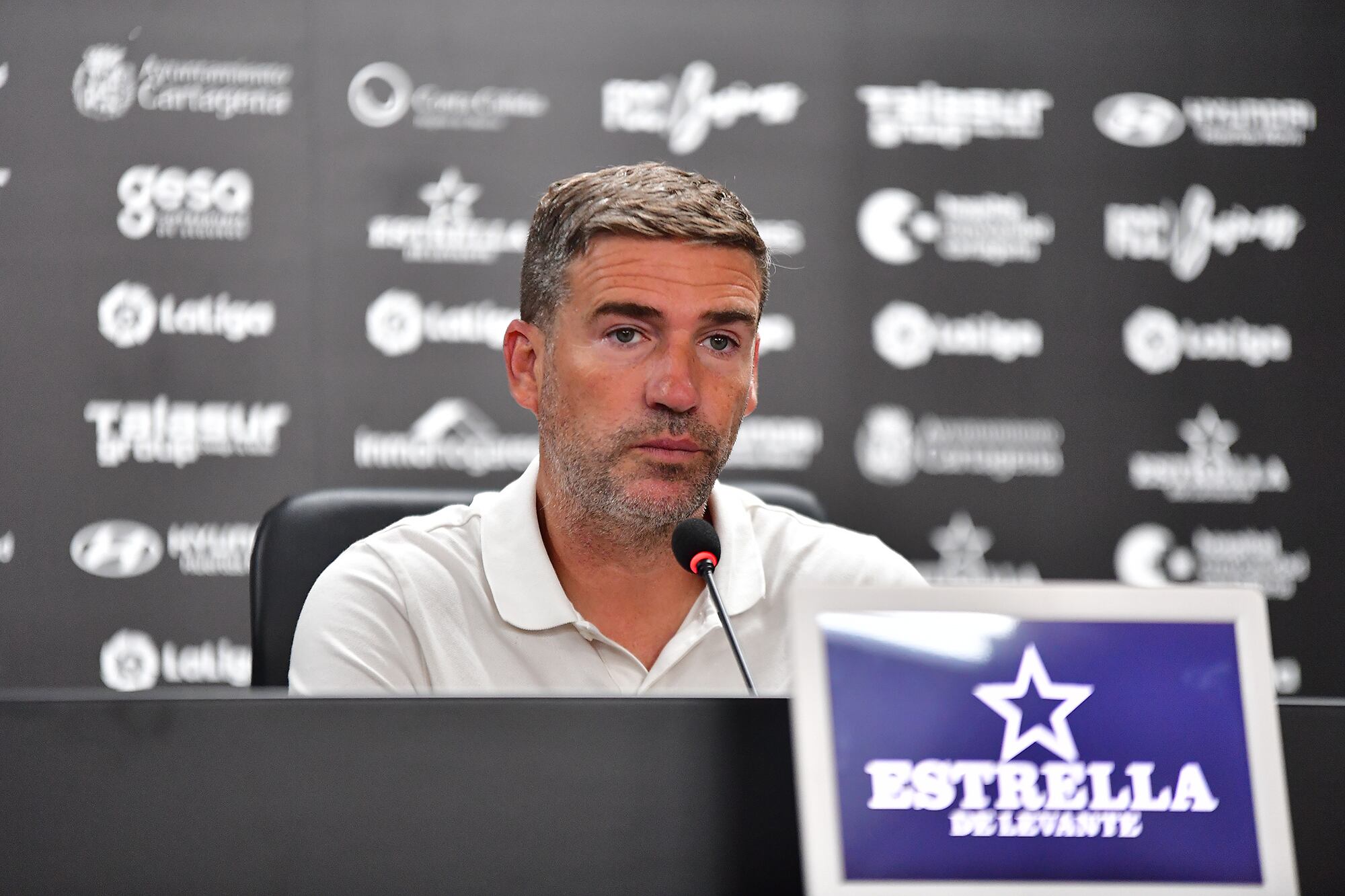 Luis Carrión en sala de prensa