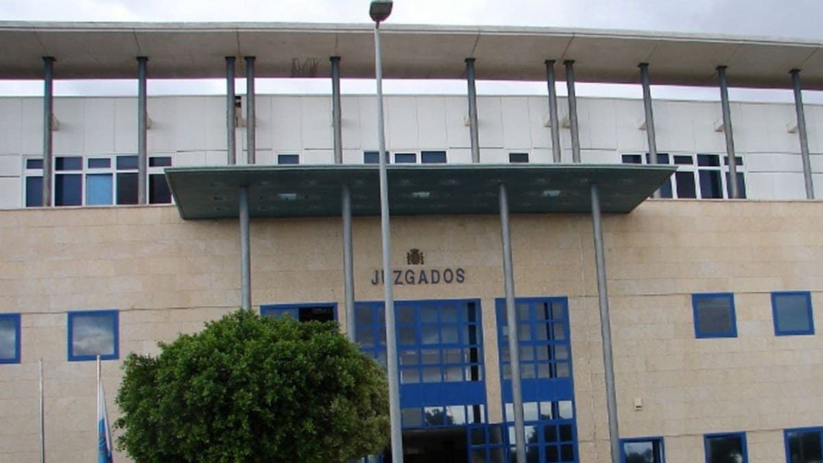 Prisión por asesinato para la mujer que dejó morir a su bebé en los baños de una clínica