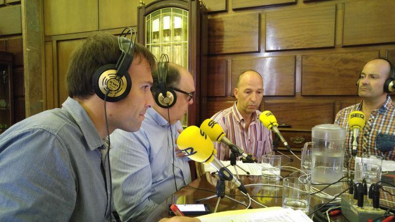 Tertulia de Plaza Pública dirigida por Juanjo Hernández con Pablo Muñoz (ZEC), Roberto Fernández (PSOE) y Carmelo Asensio (CHA).