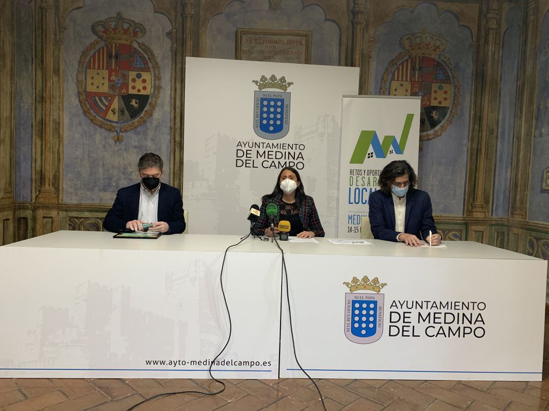 Jaime López, Patricia Carreño y Guzmán García presentan el congreso sobre desarrollo local