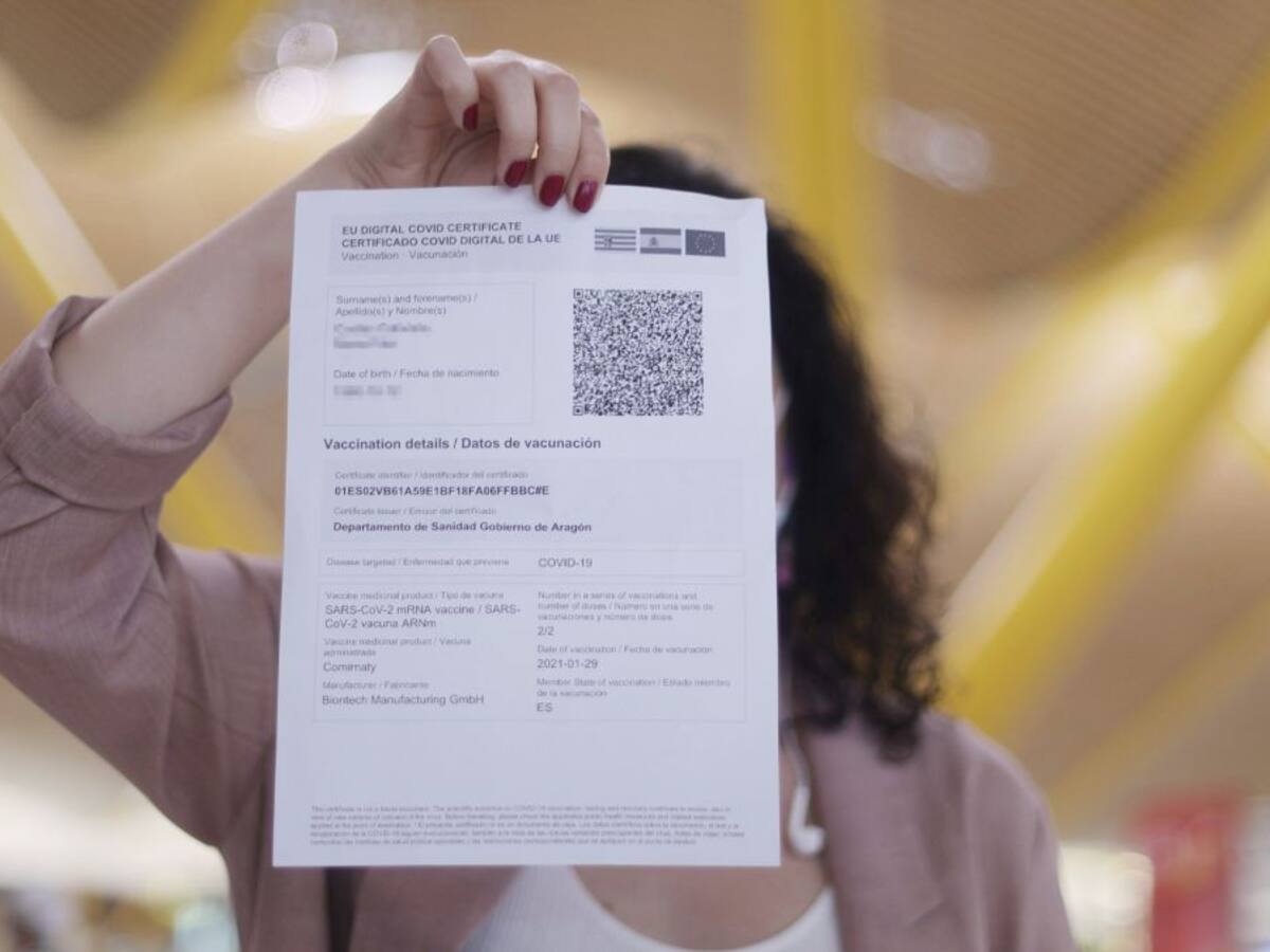 El aumento "considerable" de incidencia lleva al Govern a barajar el certificado COVID para la restauración