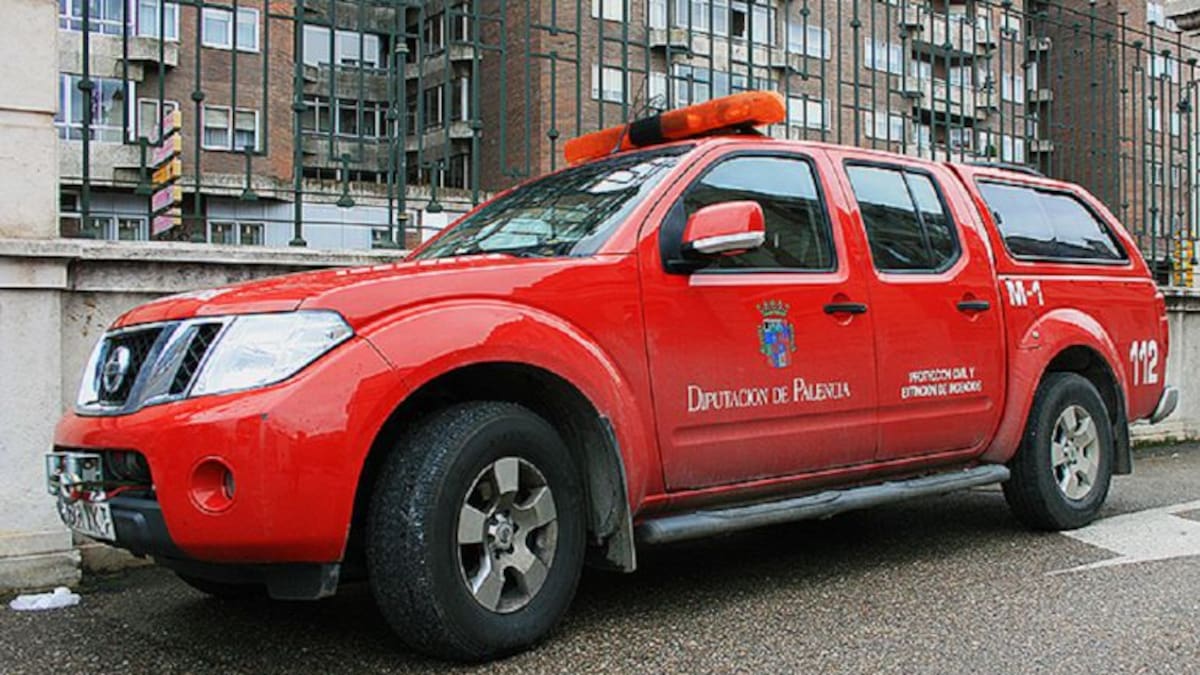 La alcaldesa de Villarramiel asegura que el incendio en una nave de la localidad está controlado