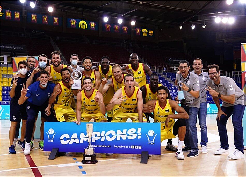 La foto de campions del MoraBanc Andorra a la Lliga Catalana l'any 2020.