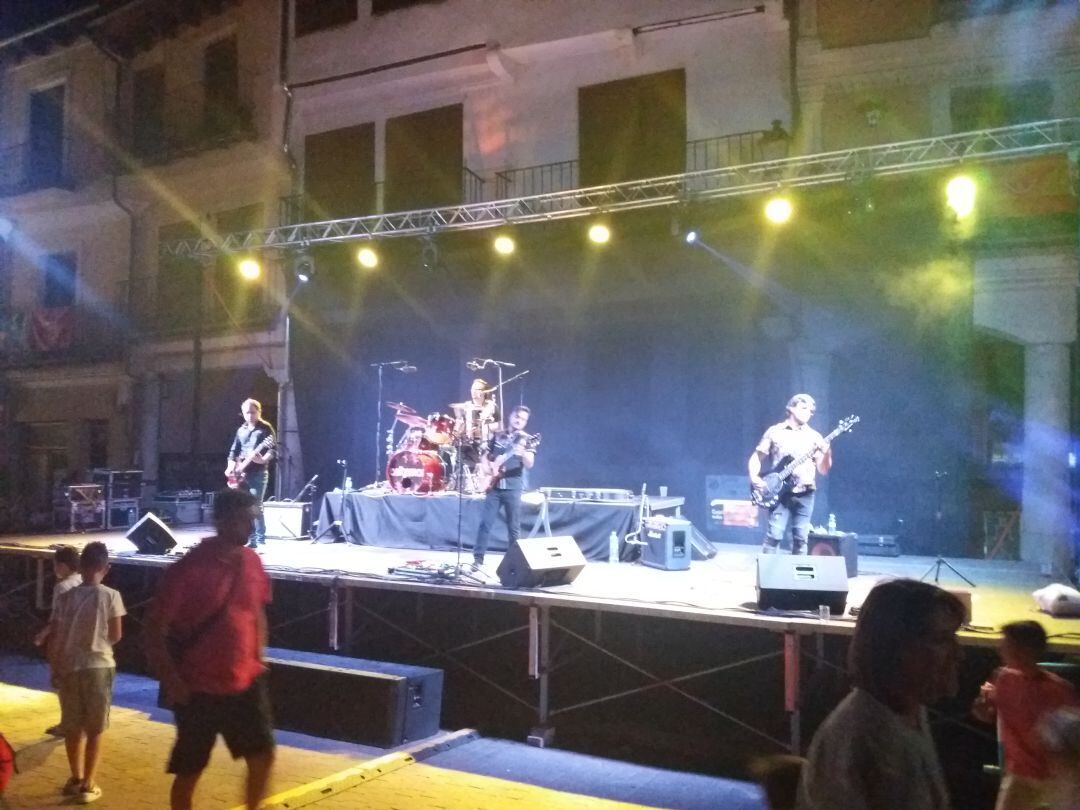 Actuación del grupo Cañoneros el viernes &#039;de toros&#039; en la Plaza Mayor de Cuéllar