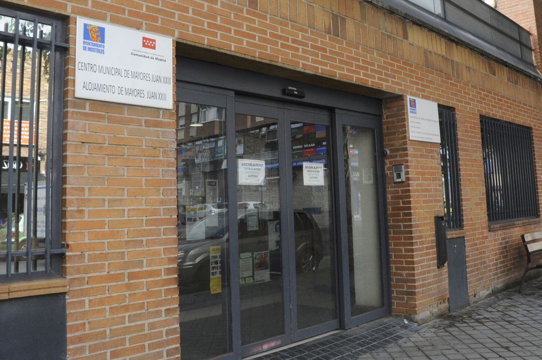 Fachada del centro de mayores Juan XXIII de Móstoles
