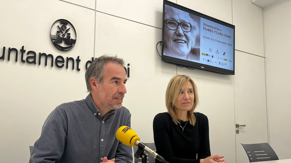 Alcoy termina el año de Isabel-Clara Simó con unas jornadas literarias y anunciando la "inminente" calle dedicada a la escritora