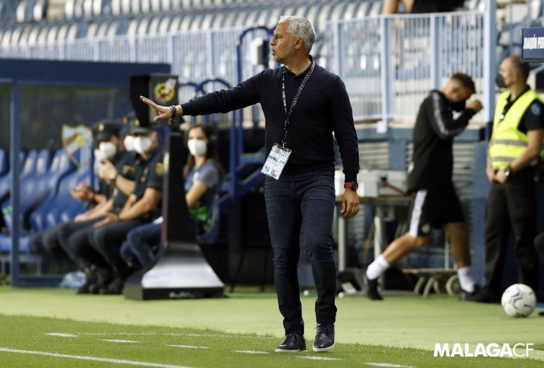 Sergio Pellicer, en la banda del estadio La Rosaleda