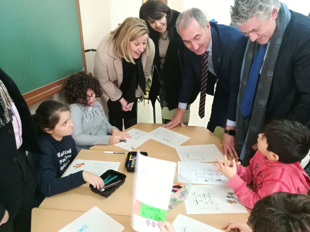 María Isabel Blanco durante la visita al CRA Los Alamendros donde se desarrollá el programa Conciliamos en Navidad en La Lastrilla