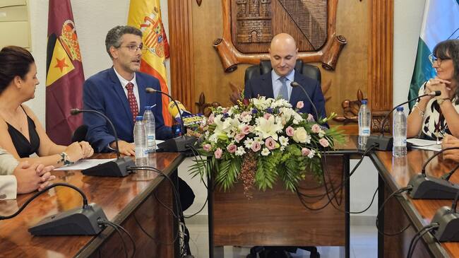 Momento de la presentación del pregonero por José Enrique Lorite