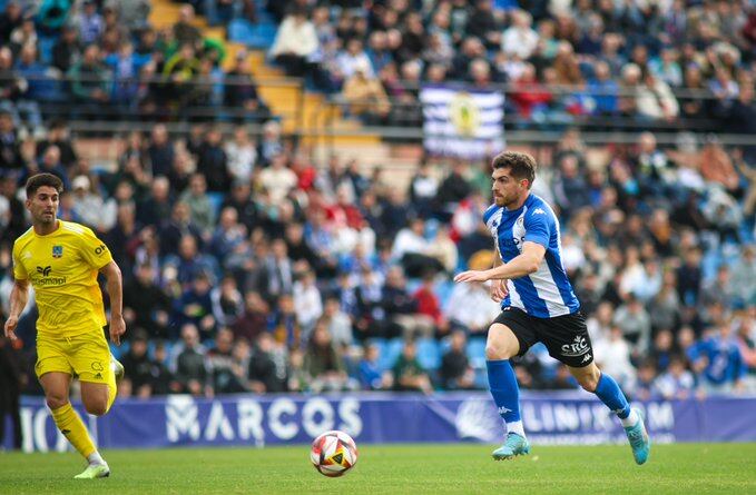 Agustín Coscia, jugador del Hércules, frente al Formentera