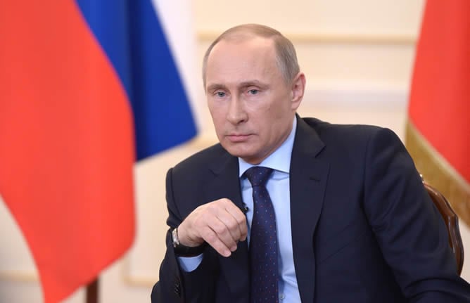 El presidente ruso, Vladímir Putin, habla sobre la situación en Ucrania durante un encuentro con periodistas en la residencia oficial de Novo-Ogaryovo, a las afueras de Moscú