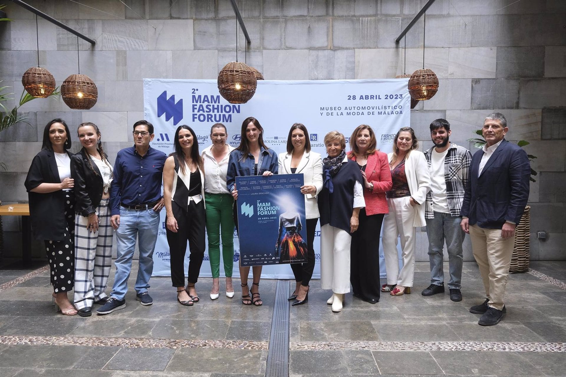 Foto de familia tras la presentación del programa