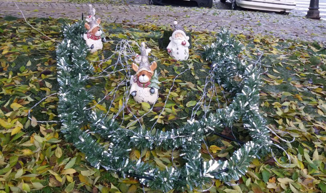 La decoración navideña sufrió daños la misma noche de su inauguración