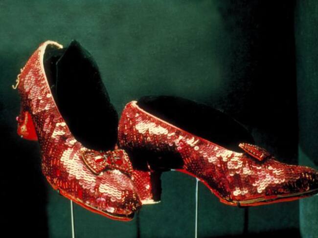 Los zapatos rojos que llevaba Judy Garland en la película.