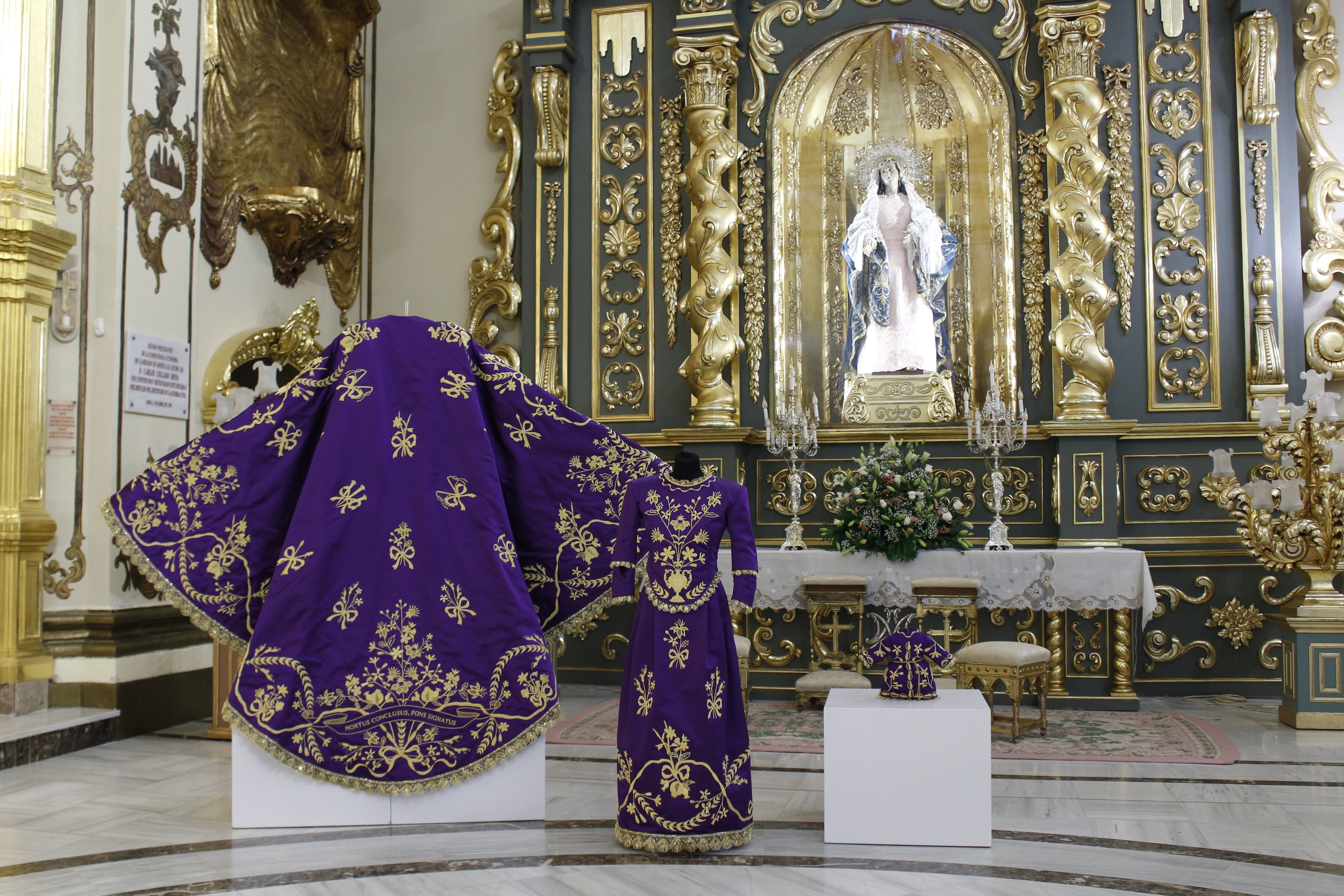 El Paso Blanco de Lorca borda un nuevo manto y un vestido para la Virgen de la Fuensanta