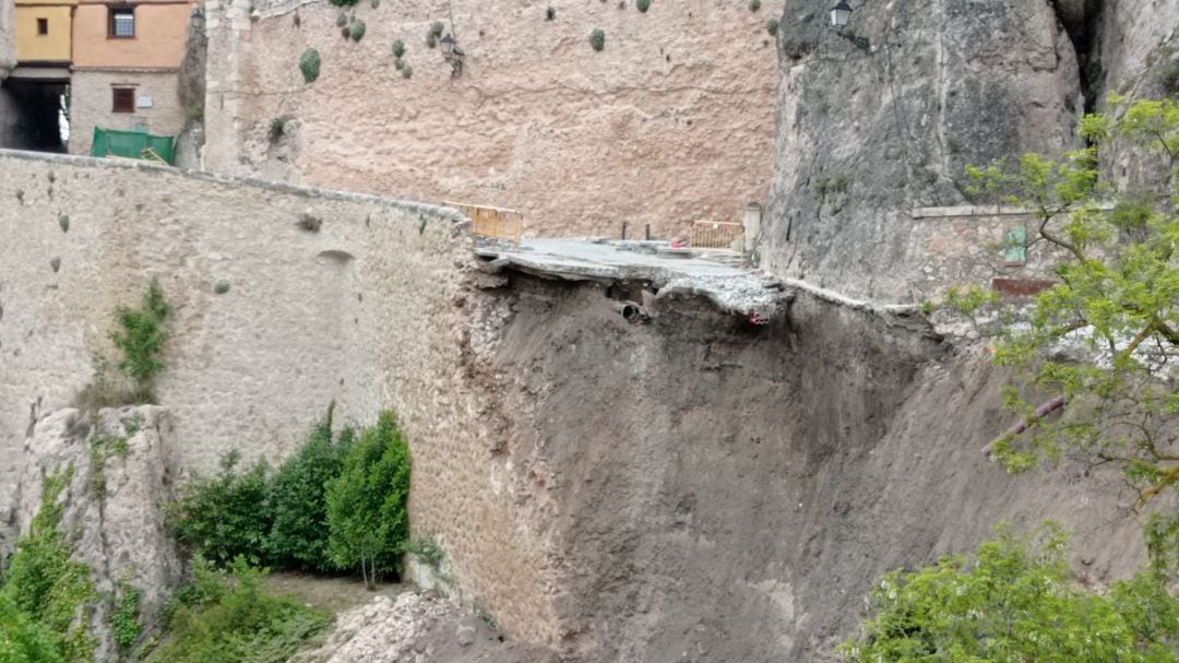 Muro caído de la calle Canónigos, al lado de las Casas Colgadas