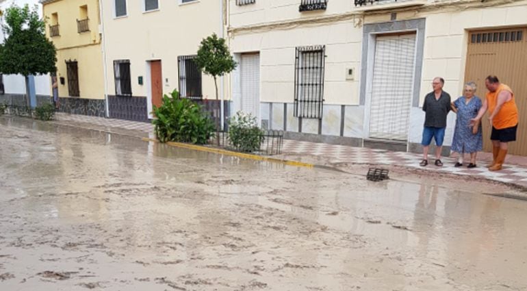 De nuevo, las calles de Valderrubio (Granada) llenas de barrio por el desbordamiento de una rambla