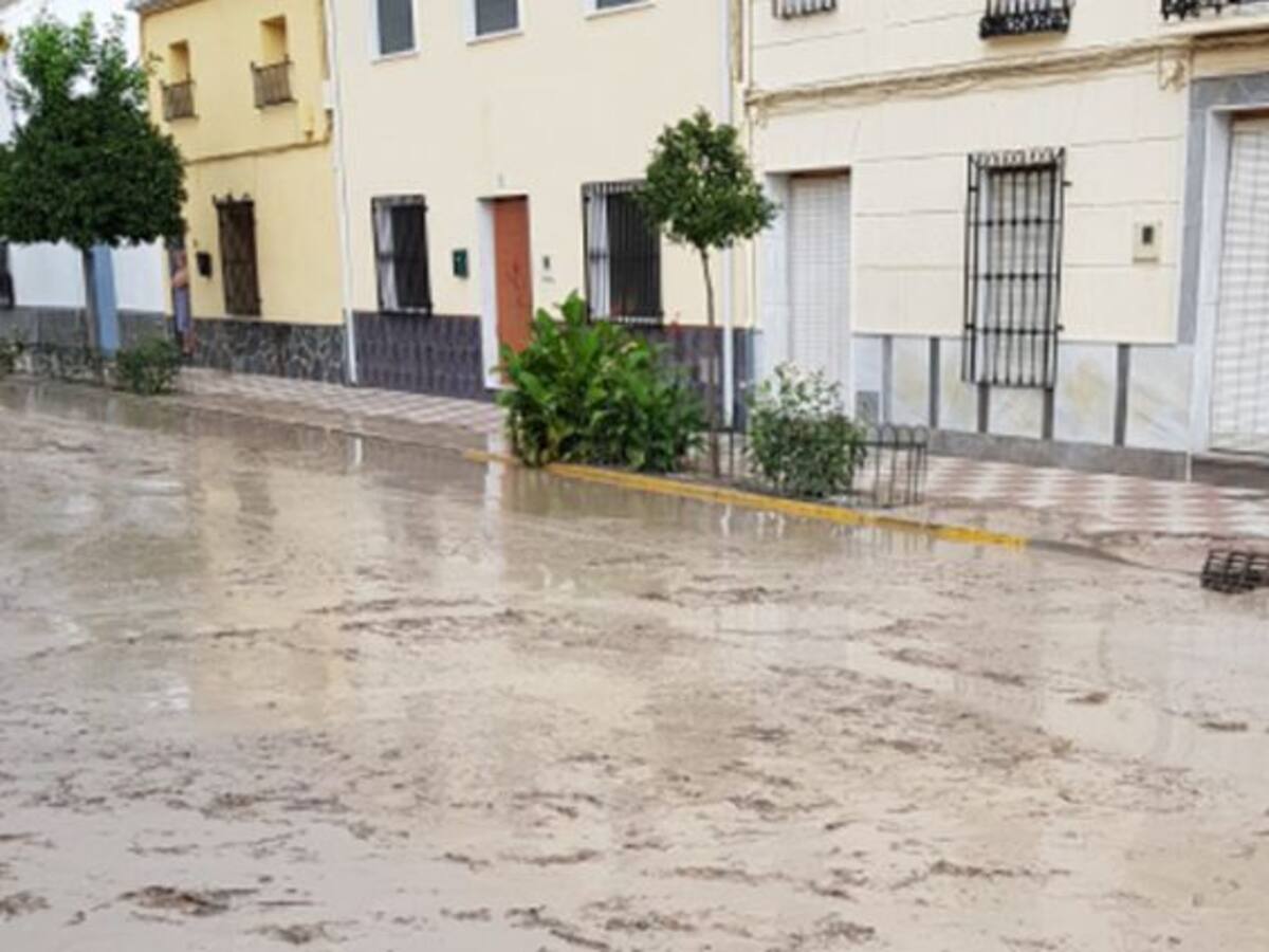 Valderrubio clama contra el olvido institucional del Barranco Hondo que ha vuelto a llenar de barro la localidad
