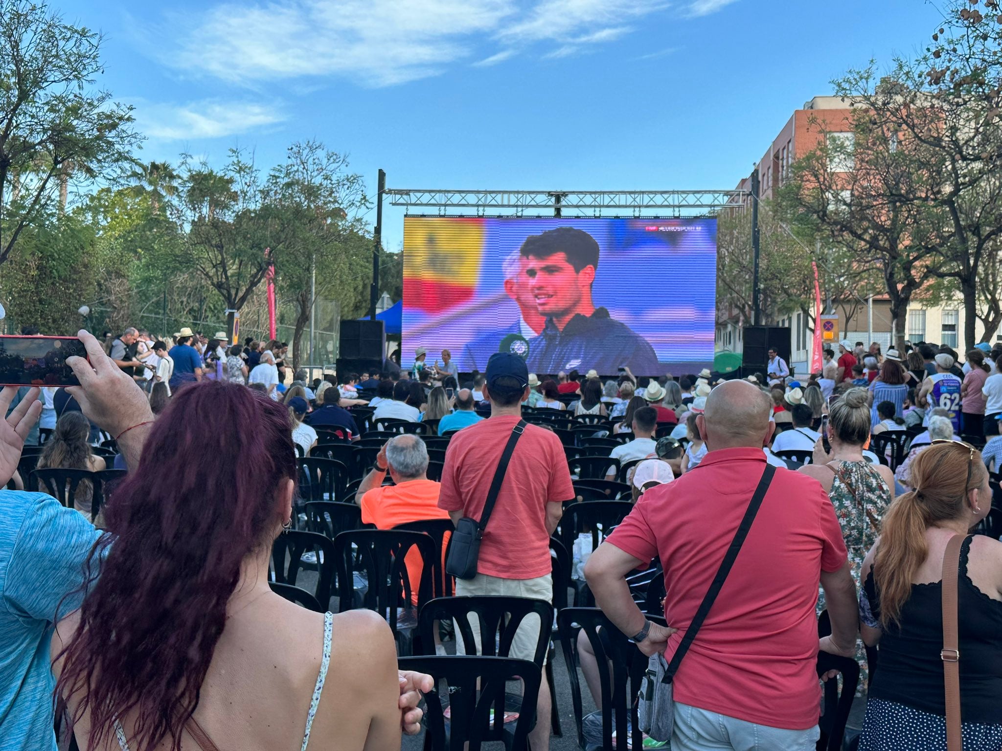 Miles de personas han seguido la final de Roland Garros en una pantalla gigante instalada en la pedanía murciana de El Palmar, la localidad natal de Carlos Alcaraz