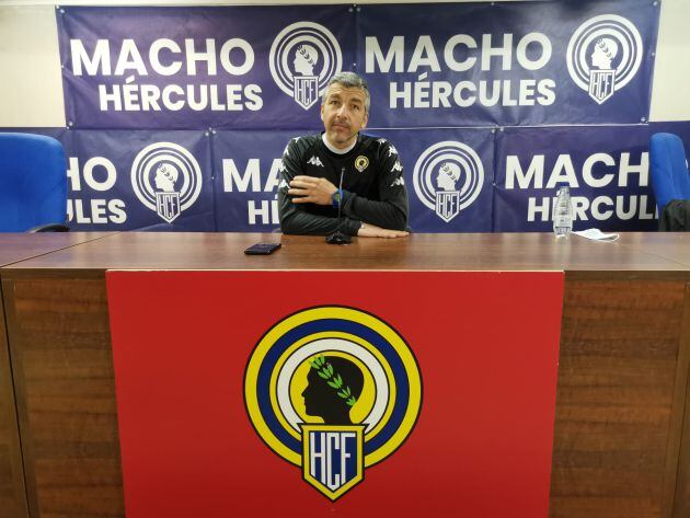 David Cubillo en sala de prensa