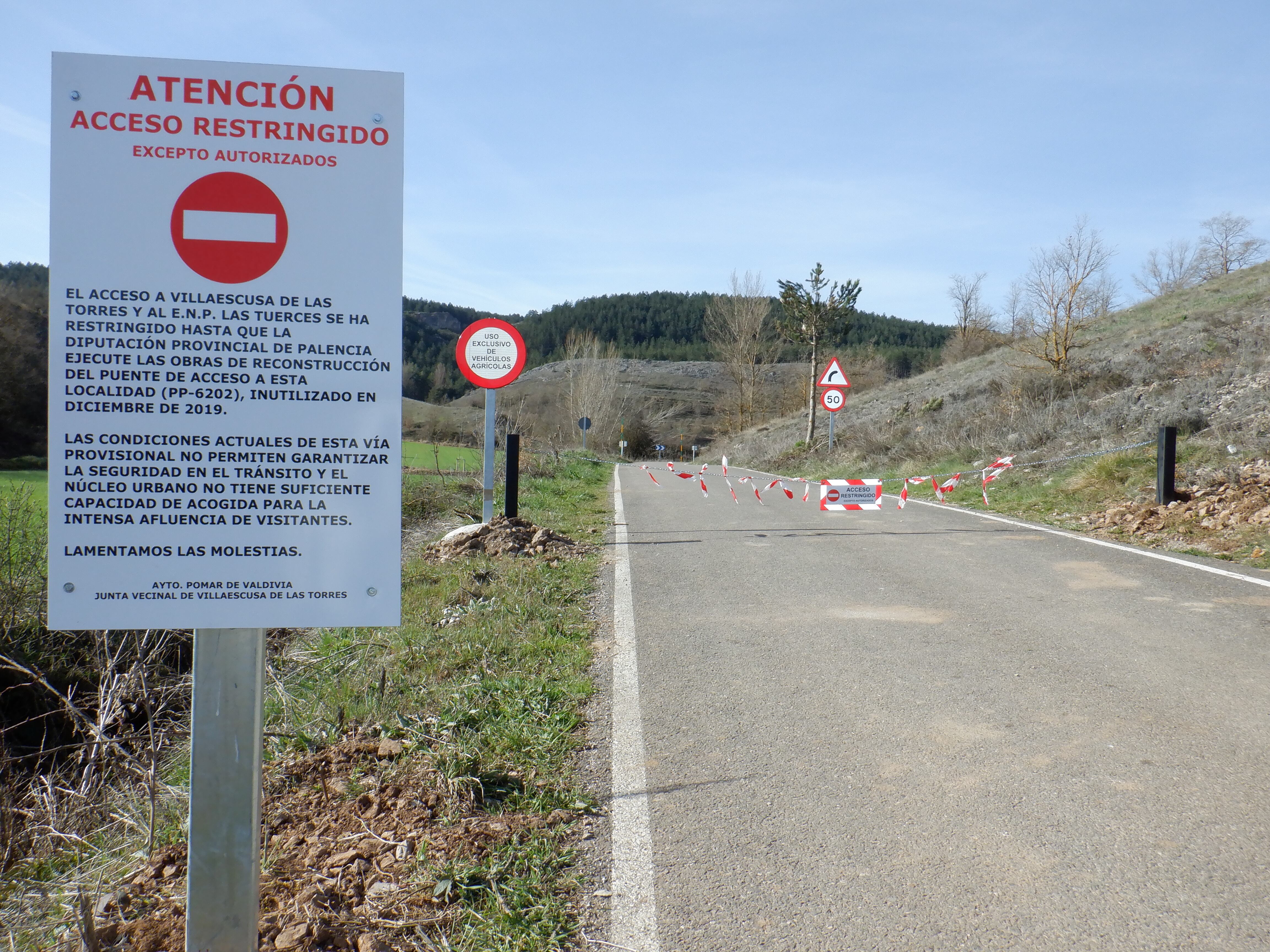 Se restringe indefinidamente la circulación de vehículos por el camino vecinal asfaltado que sirve como acceso provisional a la localidad de Villaescusa de las Torres