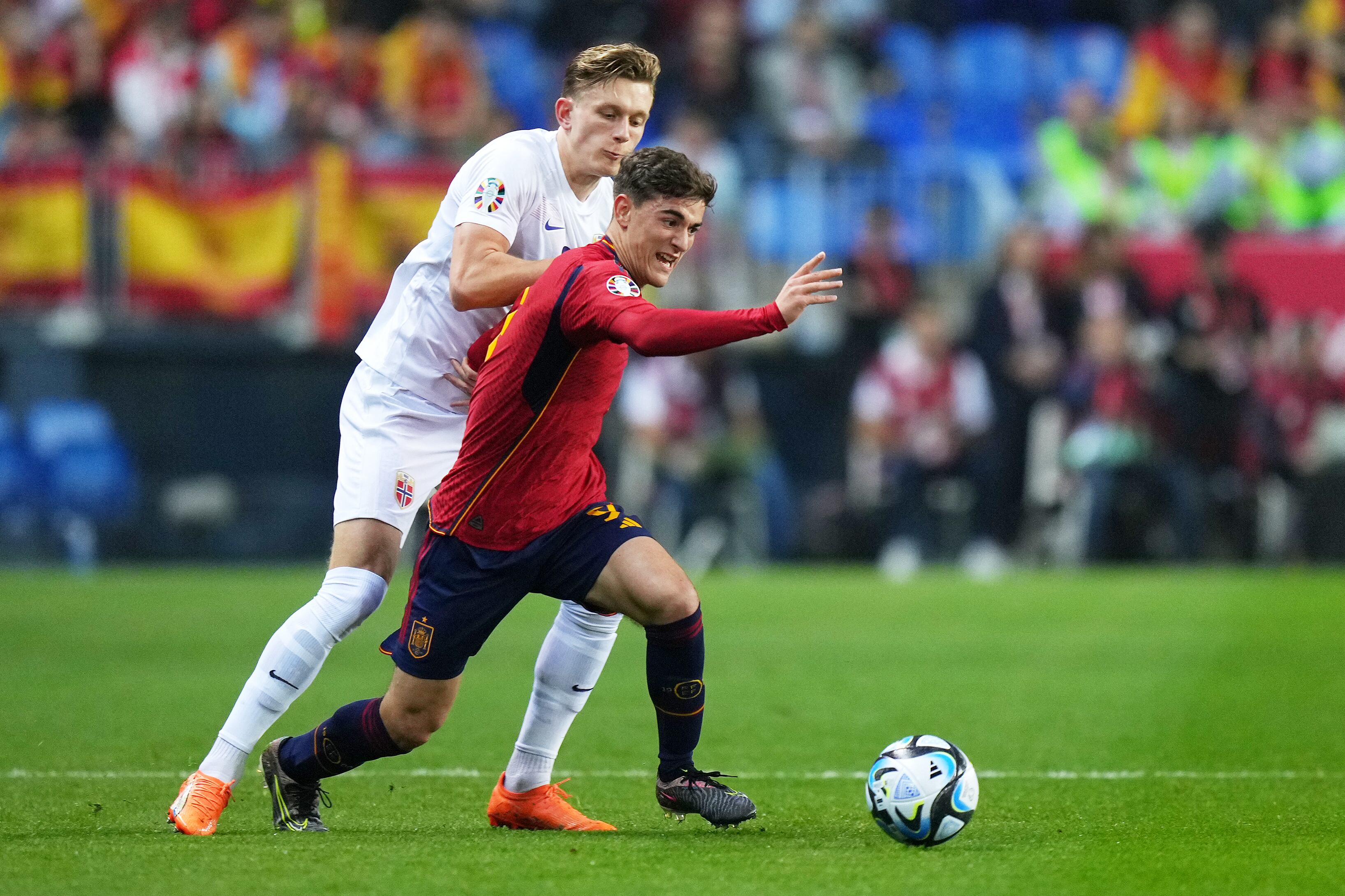 España y Noruega en el partido de ida de la clasificación para la Eurocopa 2024. (Photo by Angel Martinez/Getty Images)