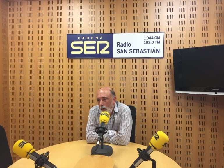 Paco Etxeberria en los micrófonos de Hoy por Hoy Gipuzkoa. 