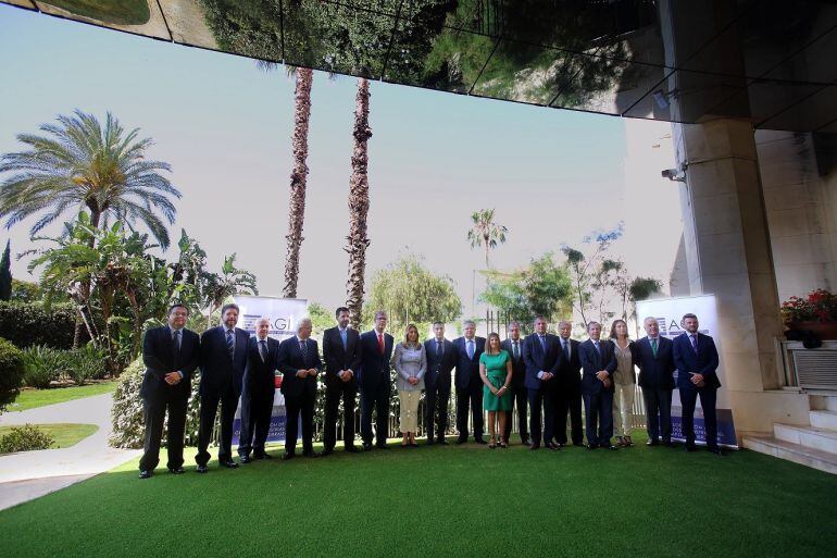 La presidenta de la Junta, Susana Díaz, junto a Manuel Doblado, presidente de la AGI en la presentación de la memoria anual de dicha entidad.