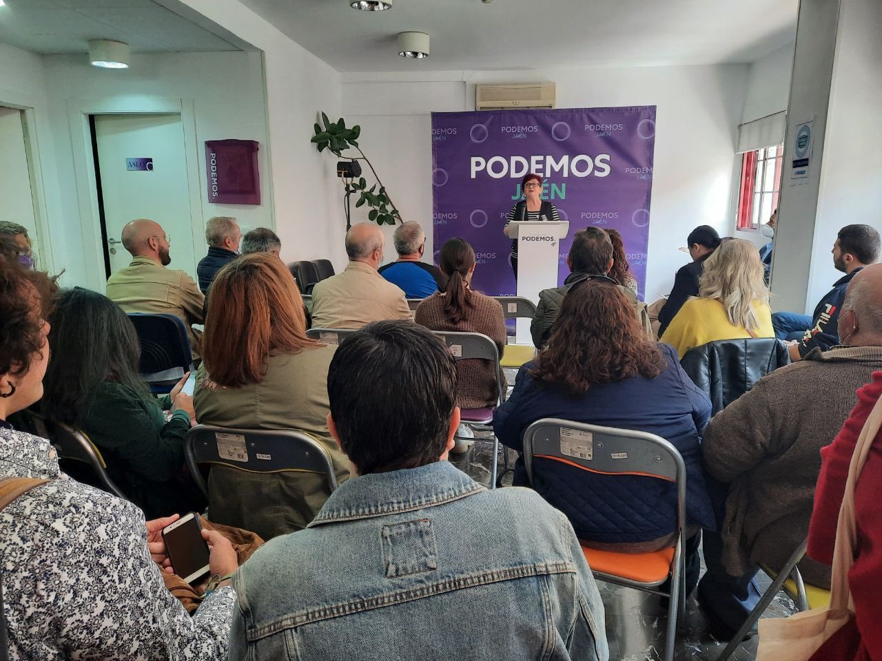 Lola Rodríguez, responsable provincial de Podemos Jaén, durante un acto de la formación morada.