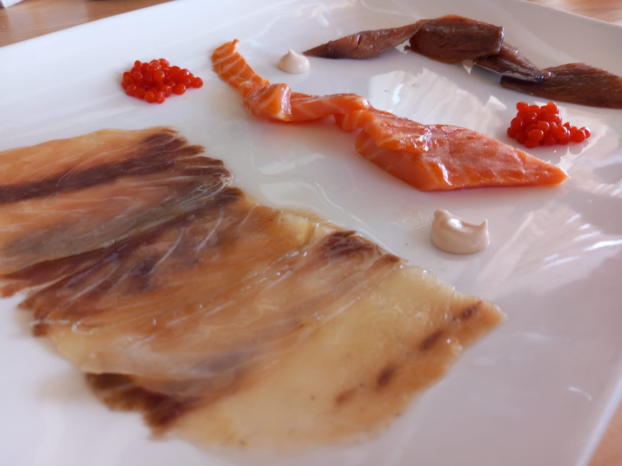 Corvina ahumada, salmón y caballa de los esteros de Trebujena