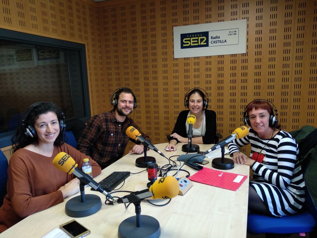 Eva Antolín, Jesús Rodríguez, Verónica Ibáñez y Sonia González, en los estudios de Radio Castilla