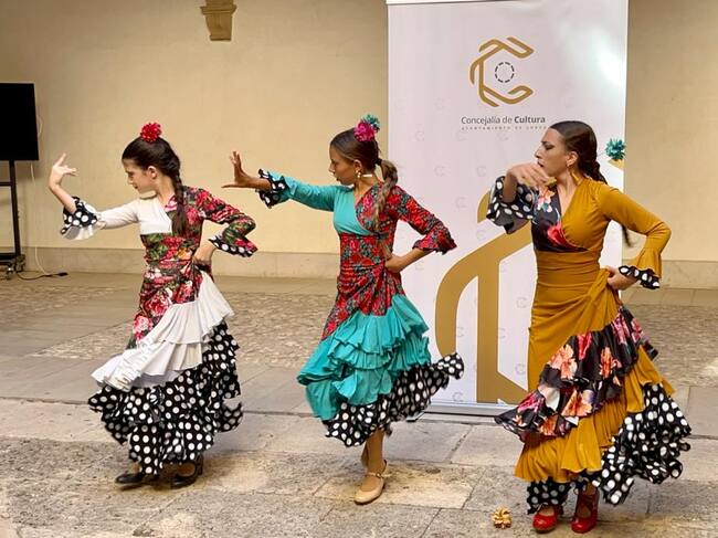 Bailarinas de la escuela Carmen Romero