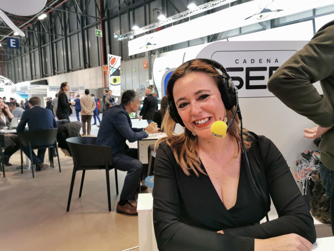 María Dolores Corujo, presidenta del Cabildo de Lanzarote, en el set de SER Canarias en Fitur.