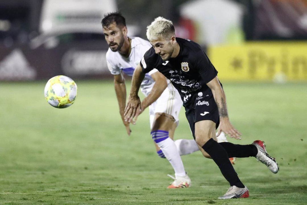 &quot;Pipo&quot;, en un lance con el ex culturalista Saúl, en el duelo del play-off