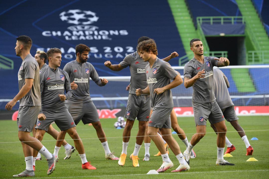 Los jugadores del Atlético, durante un entrenamiento el día anterior al partido contra el Leipzig. 