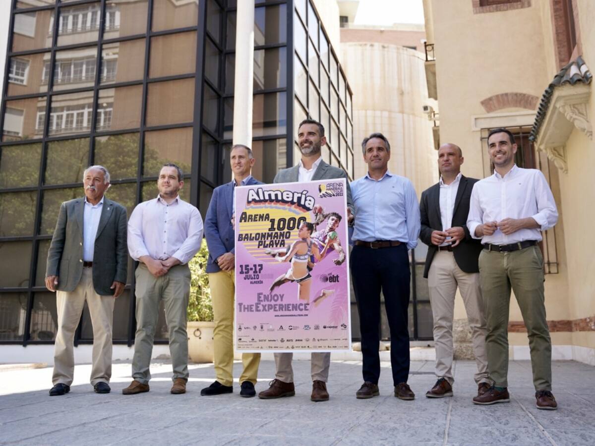 La espectacularidad del balonmano playa se da cita en El Zapillo