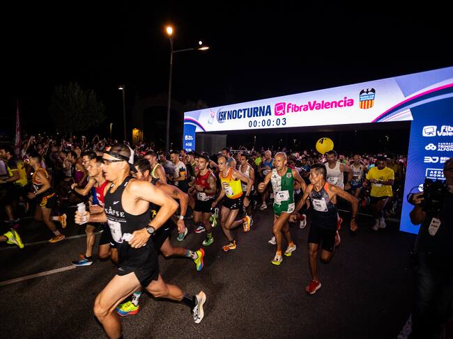 Éxito de público y corredores en el décimo aniversario de la 15K Nocturna FibraValencia