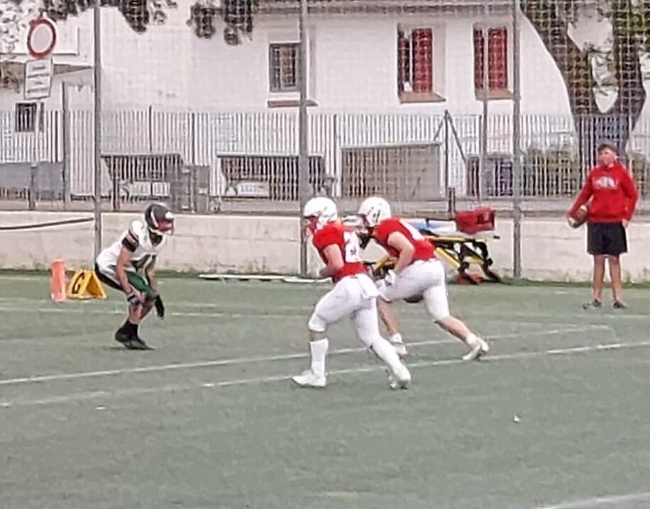 El menorquí Francesc Haro, de blanc i verd a la imatge, jugarà com a receptor, cornerback i xutador dels Uroloki de Barcelona.